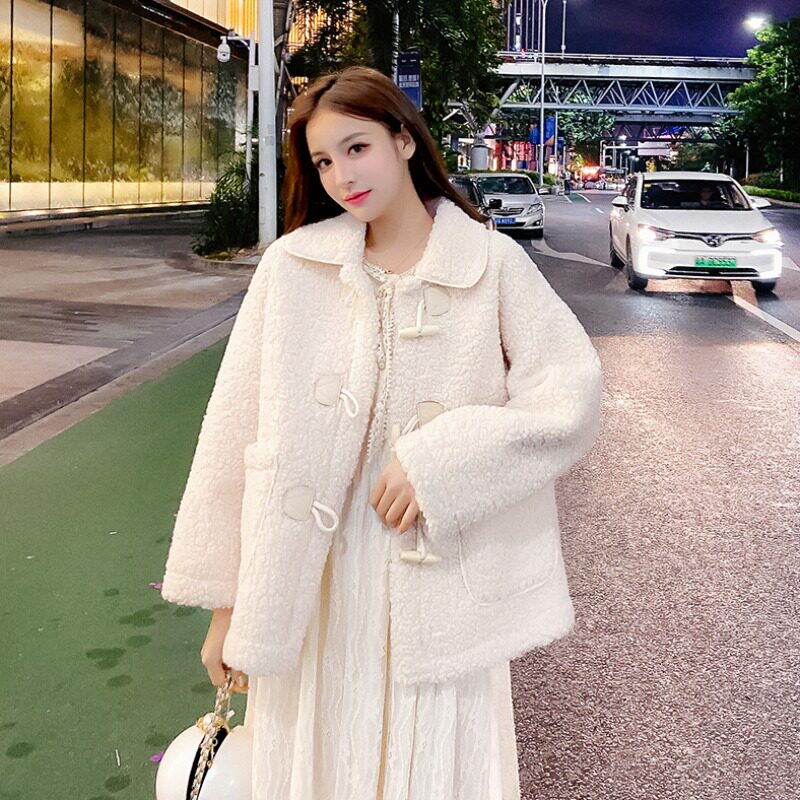 celine pianna lamb wool coat female winter Korean version loose fashion 100 hitch horn button thickened large coat