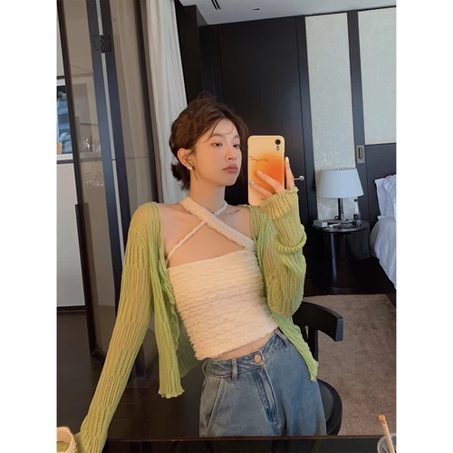 Зеленый трикотажный тонкий дизайнерский свитер, лонгслив, кардиган, тренд сезона, V-образный вырез