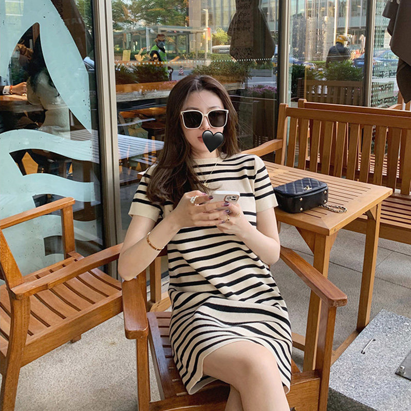 French Hepburn style 2022 new summer small temperament stripes light luxury small fragrance design sense niche dress