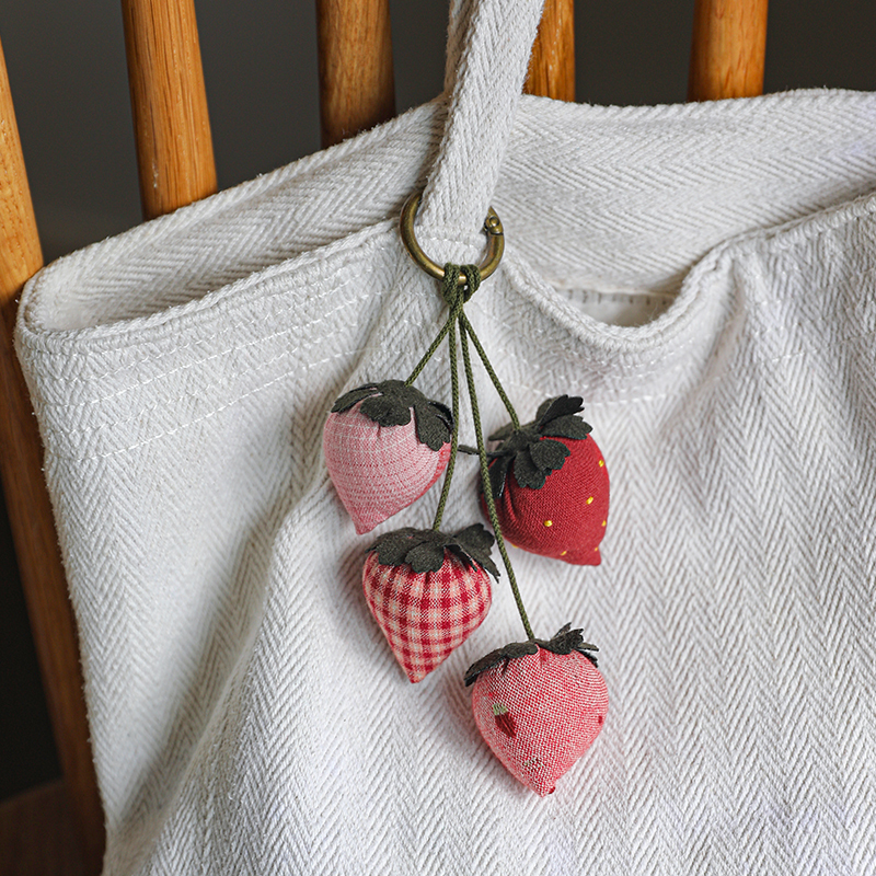 Chinese Style Original Handmade Fabric Strawberry Cute Bag Pendant for Girls Canvas Backpack Decoration High-End Gift Chinese Style Original Handmade Fabric Strawberry Cute Bag Pendant for Girls Canvas Backpack Decoration High-End Gift