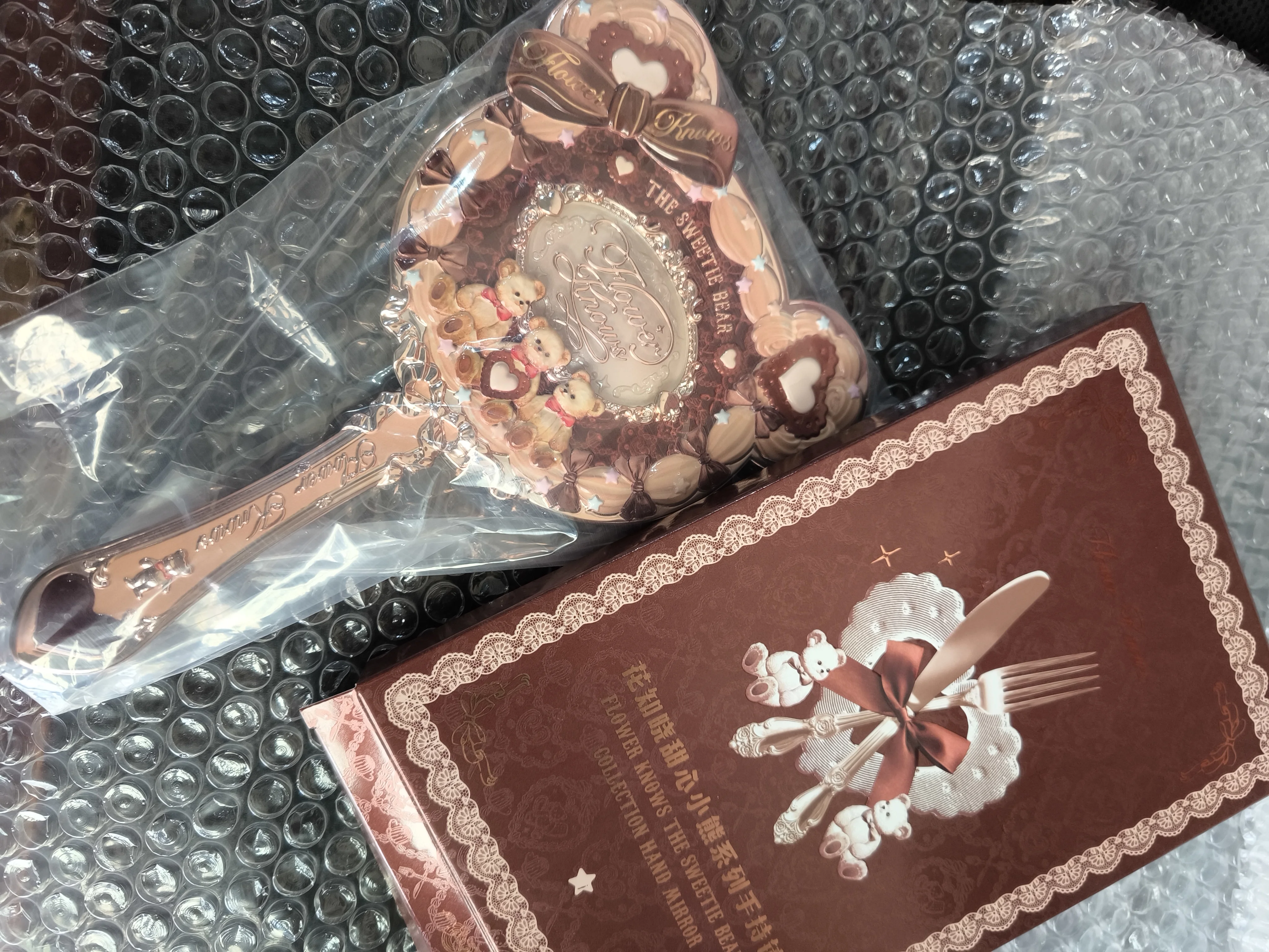 Персональное зеркало с мятной шоколадкой, кулон, с маленькими медведями