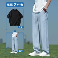 Синяя черная футболка