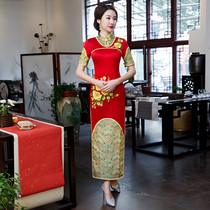 Long version of elegant embroidered Cheongsam young girl retro Chinese style new banquet show cheongsam dress