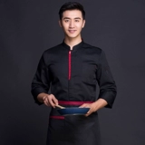 Кухня с длинной кухней шеф -повара с семиточниками для выпечки рукава