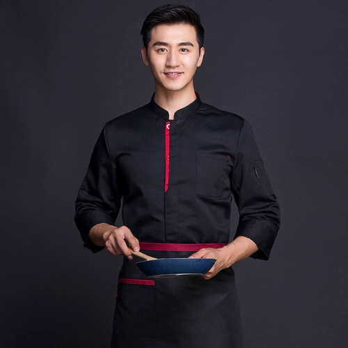 Кухня с длинной кухней шеф -повара с семиточниками для выпечки рукава