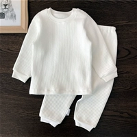 Белый топ с открытым плечами + брюки с двойным назначением