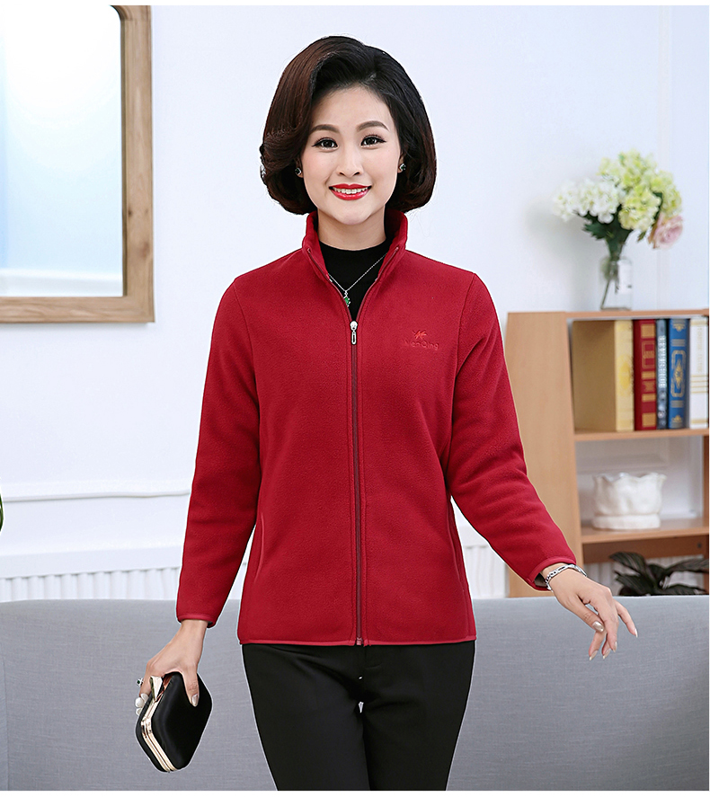 Áo len nữ trung niên mùa thu áo khoác lông cừu thời trang hoang dã 50 tuổi 60 Áo len cashmere nữ trung niên cộng với áo nhung áo thun nữ trung niên