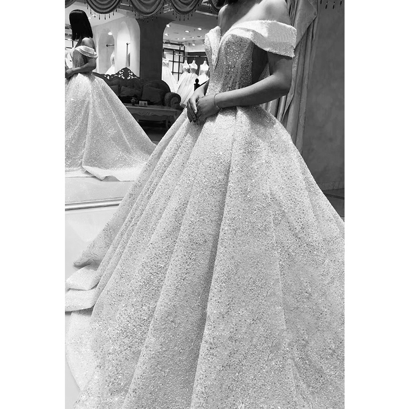 Pháp váy cưới 2020 mới kéo lớn đuôi trắng sen dòng chương chúa mỏng mơ ròng âm thanh rung đỏ một vai từ Hepburn