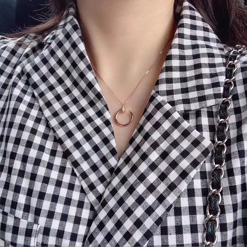 Korean version of small crowdnail design 18K short money chain titanium steel gilded sweater with a minimalist light lavish lock bone chain male and female