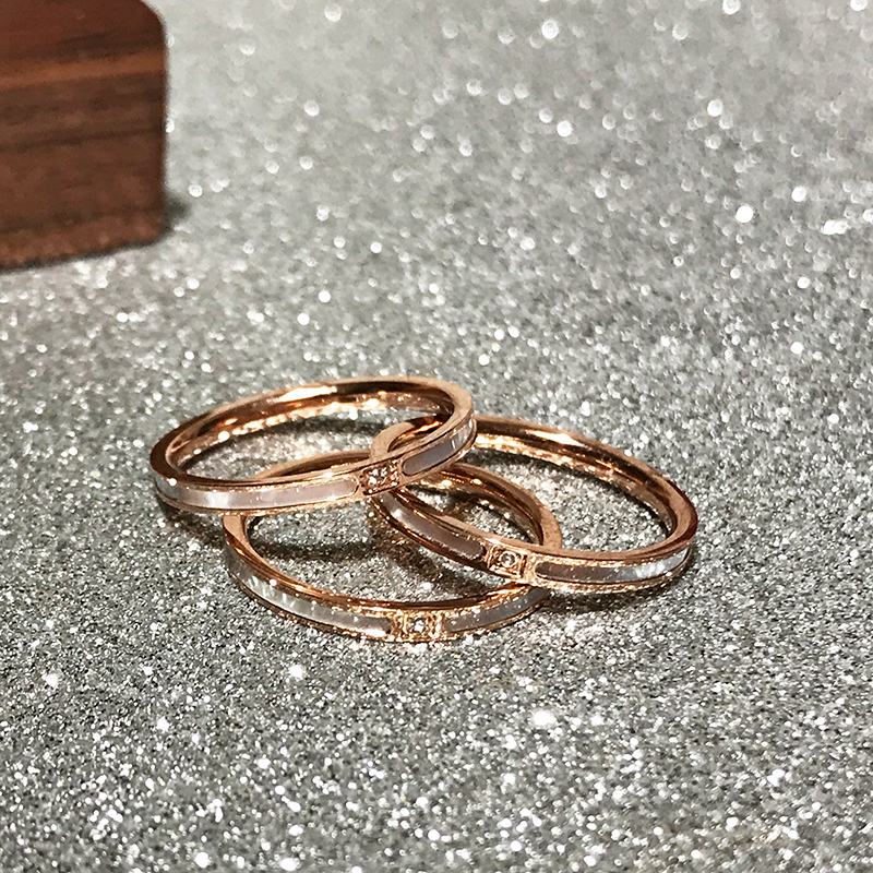 Japan-ROK fashion elegance 18K rose gold white shell mother bay inlaid diamond ring tail ring female titanium steel not falling out of color ornament