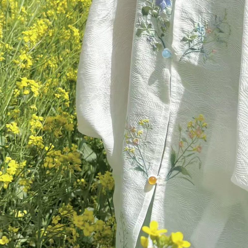 【Spring in the Crevice】Spring and Summer Song Dynasty Embroidered Open-Back Style with Flutter Sleeves, Tencel Breathable Women's Hanfu/Qie Cang National Style