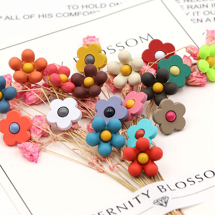 Chest-pin buckle anti-light buckle cute little fragrant wind button Cardiotheca Cardiotheca cardiothoracic button Cardiotheca Button button Buttoned Female small brooch accessories Accessories Decoration