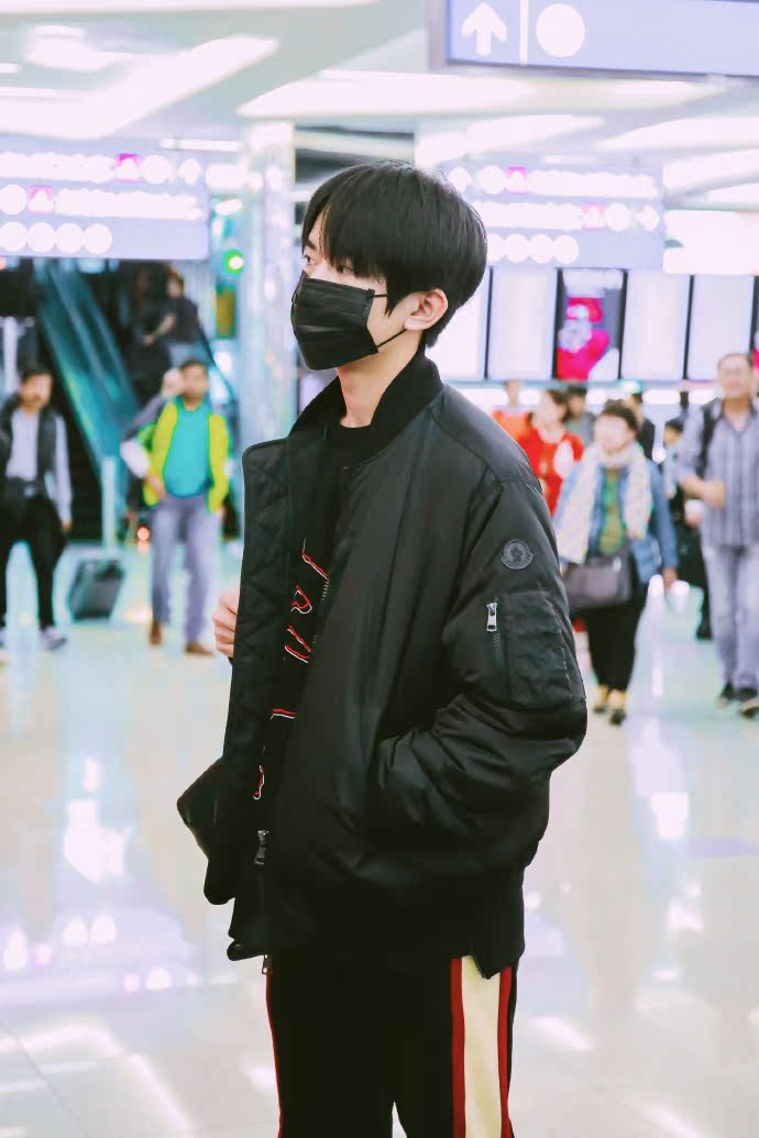 Yi Qian Qian Qian cùng một đoạn cotton phiên bản Hàn Quốc 2018 thu đông những người yêu thích mới quần áo áo khoác nữ màu đen ấm áp áo khoác mlb
