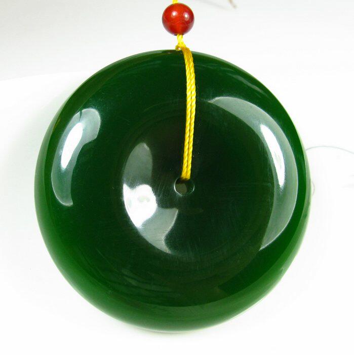 Xinjiang and Tian Yubi jade green buckle pendant superb jade safe button pendant spinach green and green buckle male jade pendant