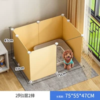 Запертый деревянный деревянный цвет в отдельной тренировке туалета