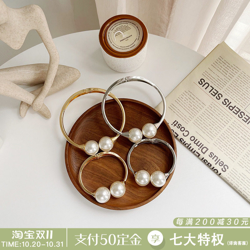 Simple curtain strap creative punch-free spring metal pearl curtain buckle model living room bedroom curtain clip