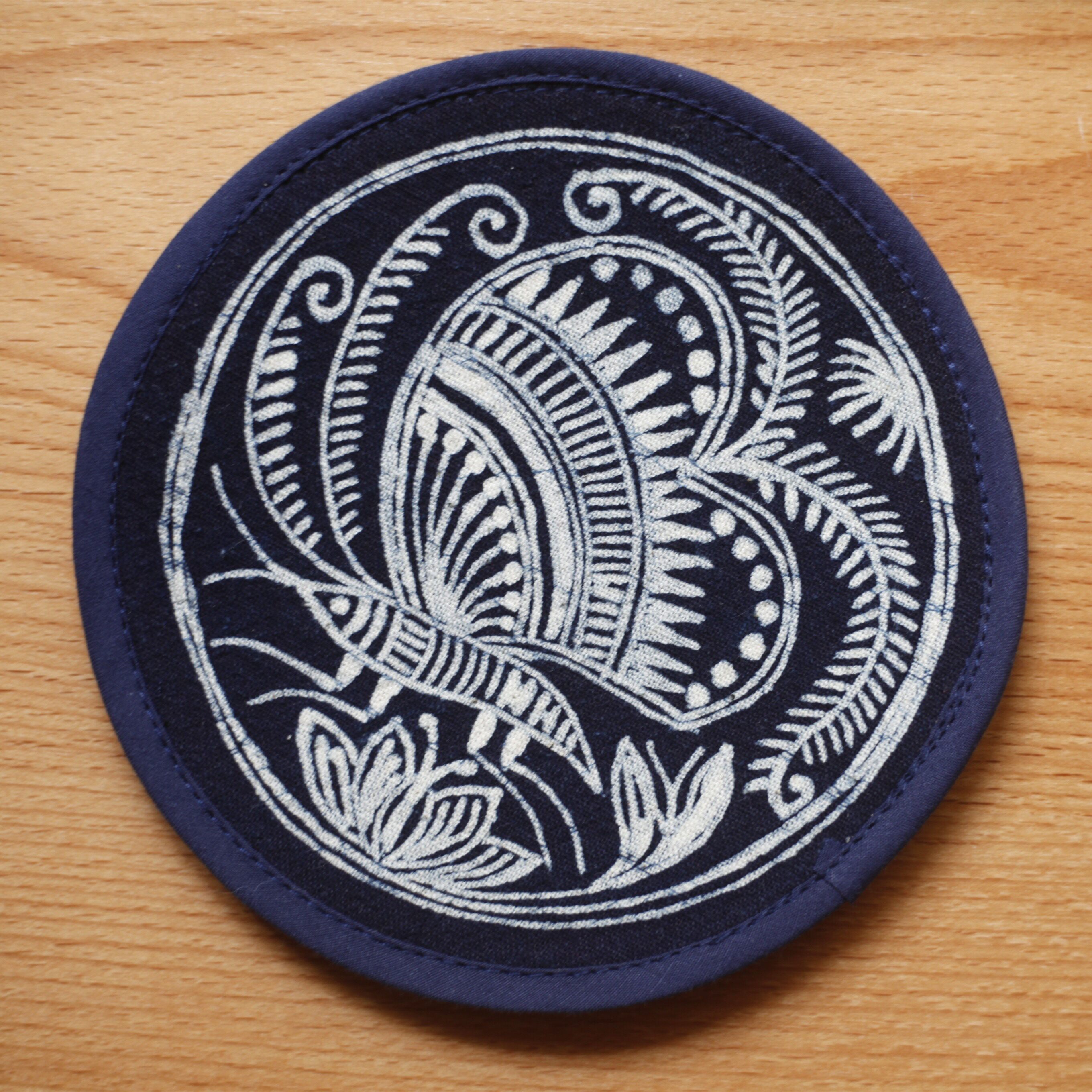 Traditional Chinese round quilted coaster Guizhou handicraft retro batik plant dyed insulation cloth pad anti-scald