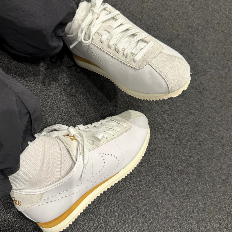 Nike Cortez Simple, Versatile, Comfortable and Snug-Fitting Low-Top Training Shoes for Women, White Hq1841-100 Nike Cortez Simple, Versatile, Comfortable and Snug-Fitting Low-Top Training Shoes for Women, White Hq1841-100