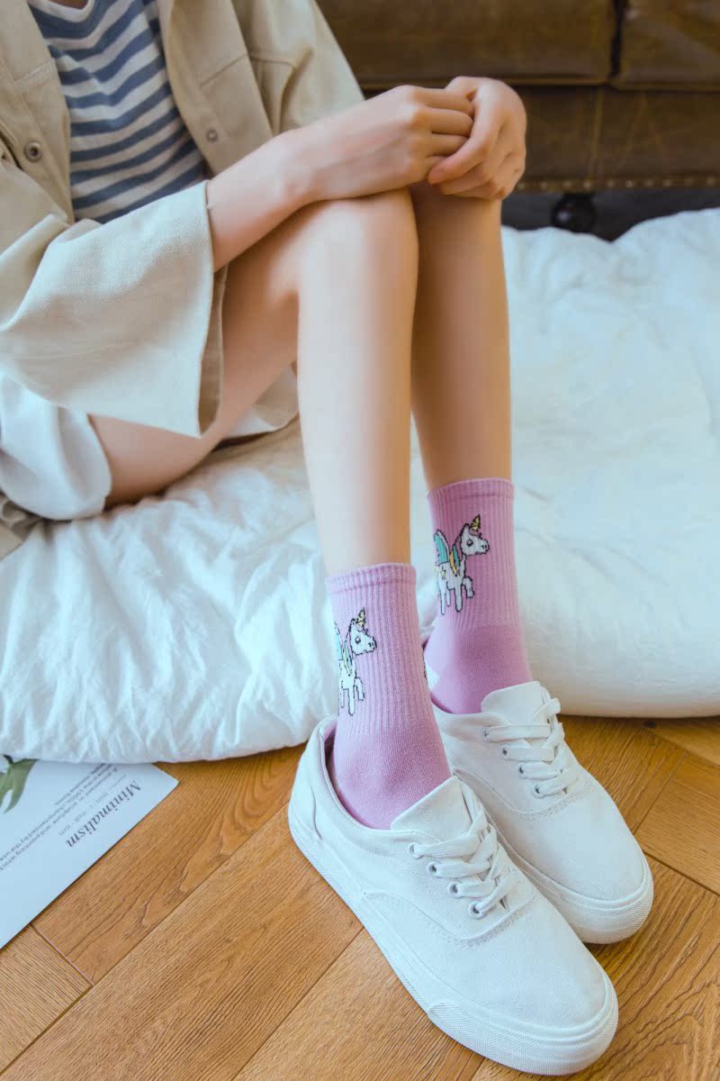 Màu đỏ kỳ lân trong vớ ống nữ mùa thu mới đường phố thương hiệu cá tính vớ cotton thể thao nữ vớ in bán vớ các loại