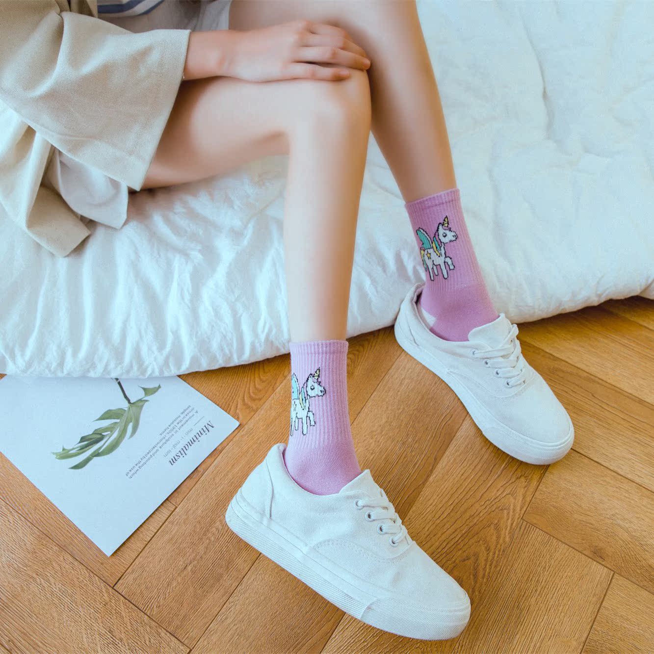 Màu đỏ kỳ lân trong vớ ống nữ mùa thu mới đường phố thương hiệu cá tính vớ cotton thể thao nữ vớ in bán vớ các loại