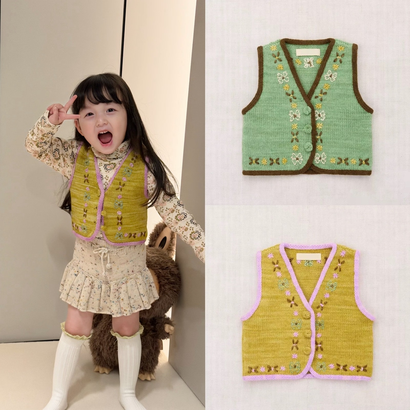 2026 Autumn and Winter Heavy Embroidery Vest for Infants and Young Children, European and American Style Knitted Sweater