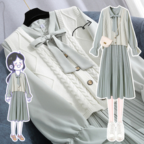 Maternity clothing autumn and winter suits 2022 new net red fashion trendy mother New Years clothes spring pregnant women dress high-end sense