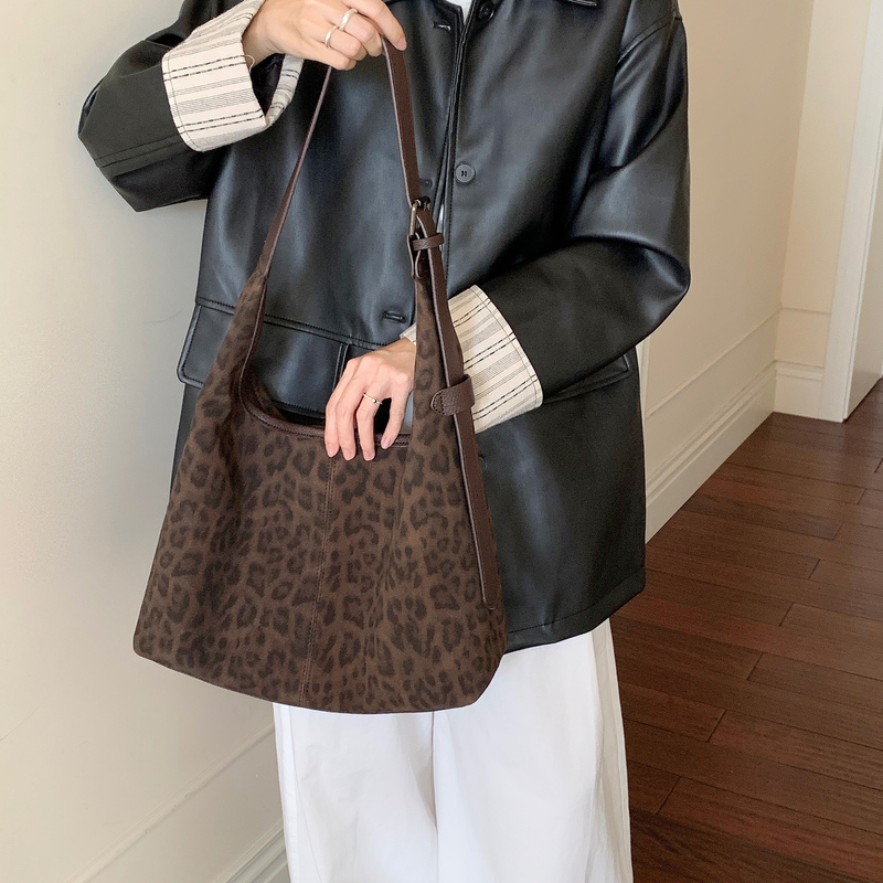 Bamboo Shoot Meow Meow Korean Style ins Leopard Print Crossbody Tote Bag for Women 2026 Autumn/Winter New Commuter Versatile Shoulder Bag Bamboo Shoot Meow Meow Korean Style ins Leopard Print Crossbody Tote Bag for Women 2026 Autumn/Winter New Commuter Versatile Shoulder Bag