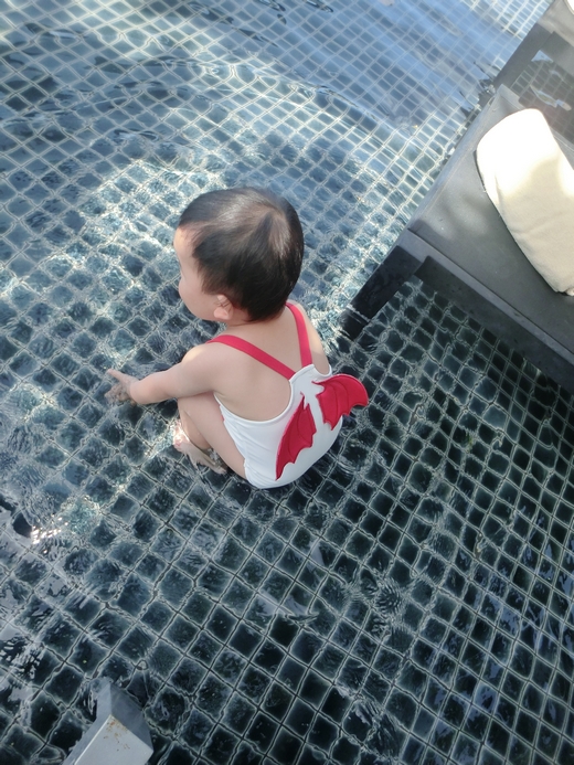 Taojia độc quyền bé Xiêm hình thiên thần dễ thương đen trắng nhỏ áo tắm quỷ giáo dục sớm hội trường bé - Bộ đồ bơi của Kid đồ bơi dài tay cho bé gái