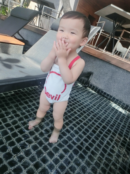 Taojia độc quyền bé Xiêm hình thiên thần dễ thương đen trắng nhỏ áo tắm quỷ giáo dục sớm hội trường bé - Bộ đồ bơi của Kid đồ bơi dài tay cho bé gái