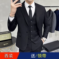 Кнопка черного костюма в верхней части + галстук