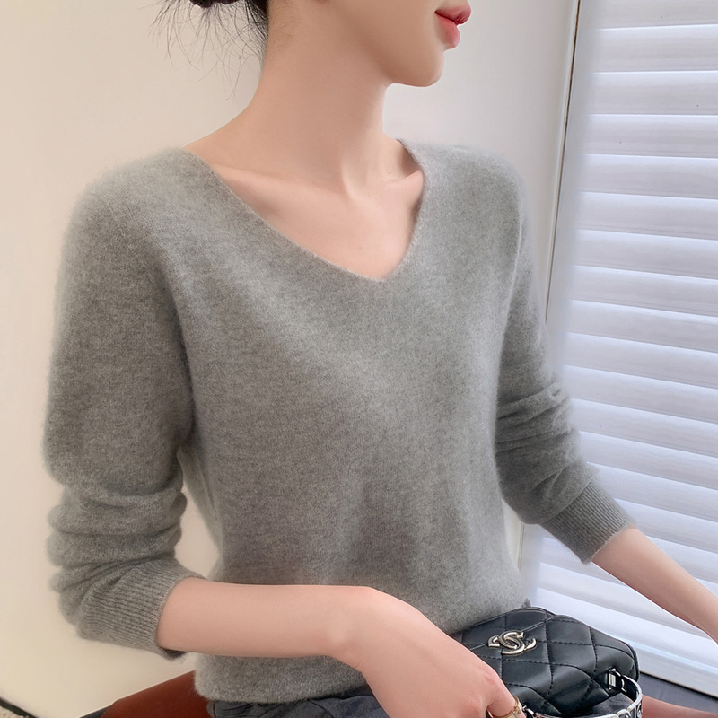 Elegant Daily Commute! V-Neck Base Shirt for Women, New Autumn and Winter Style, Loose Fit, Covers the Body, Inner Knitwear, Slim-Fit Sweater Elegant Daily Commute! V-Neck Base Shirt for Women, New Autumn and Winter Style, Loose Fit, Covers the Body, Inner Knitwear, Slim-Fit Sweater
