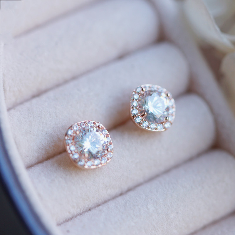 Minimalist Wind Things 925 Pure Silver Pin Fashion Atmospheric Square Single Diamond Ear Pin Light Lavish Retro Rose Gold Korean Version Commute