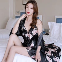 Черный банный халат, тренд 2017