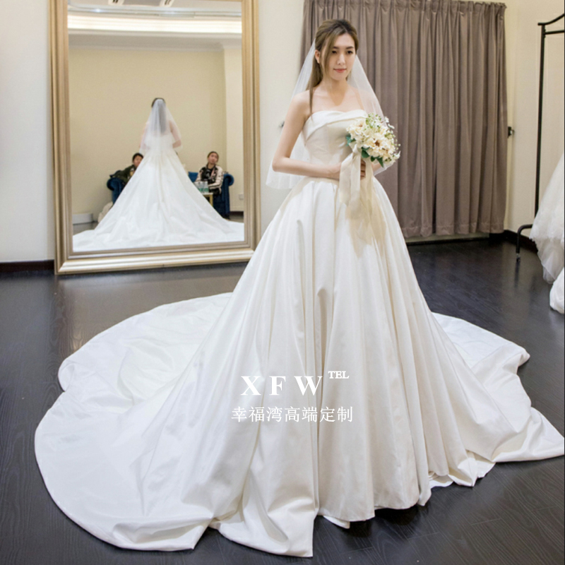 Minimalist trowel satin wedding gown 2022 new Korean style Slim Bride Main Yarn Princess Dreamy Trailing Strap