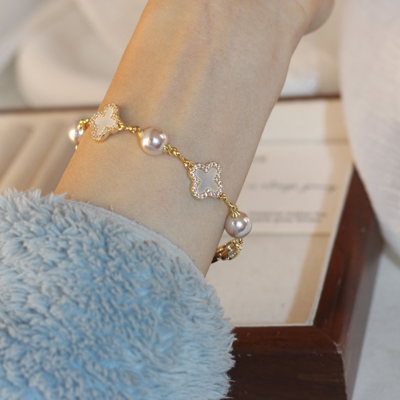 Pearl Island/Golden Waltz Natural White Shell Four-Leaf Clover Shiny Zircon Pearl Bracelet Exquisite Light Luxury Gift Pearl Island/Golden Waltz Natural White Shell Four-Leaf Clover Shiny Zircon Pearl Bracelet Exquisite Light Luxury Gift