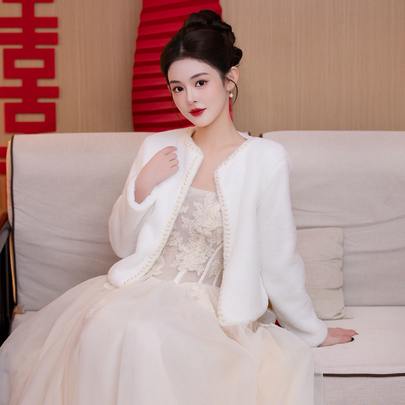 Bridal Fur Shawl for Autumn and Winter, Warm Wedding Qipao Evening Dress Long-Sleeve Coat, White Wedding Dress, Bridesmaid Outfit Outerwear