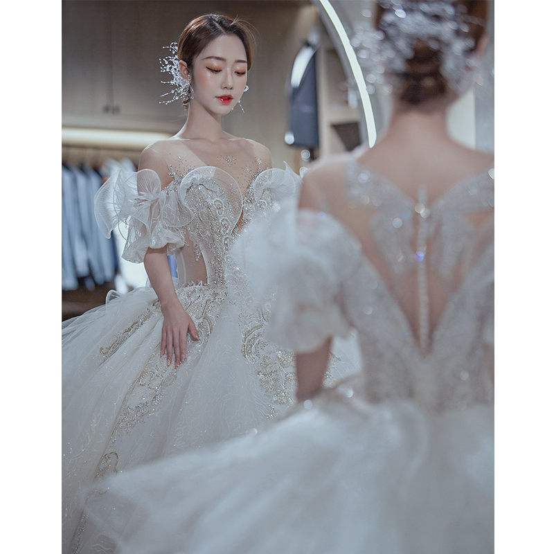 A shoulder light wedding dress bride 2021 new big tailing heavy industry small woman court style French main yarn