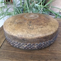 The copper hoop iron nail and leather board drum from the Republic of China is completely preserved and in normal use maintaining the authenticity of the antiques and miscellaneous old musical instruments.