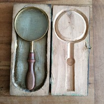 Collection of antiques and miscellaneous old objects. The brass carved wood magnifying glass from the Republic of China is preserved intact as shown in the picture.