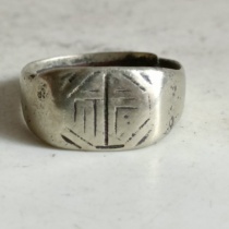 A Qing Dynasty silver ring a beautiful and authentic collection of antiques and miscellaneous old objects