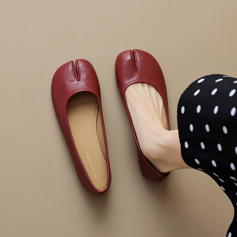 British Genuine Leather Red Flat Split-Toe Pig's Hoof Shoes for Women, 2026 Summer New Style, Slip-On Ballet Shoes to Match Skirts