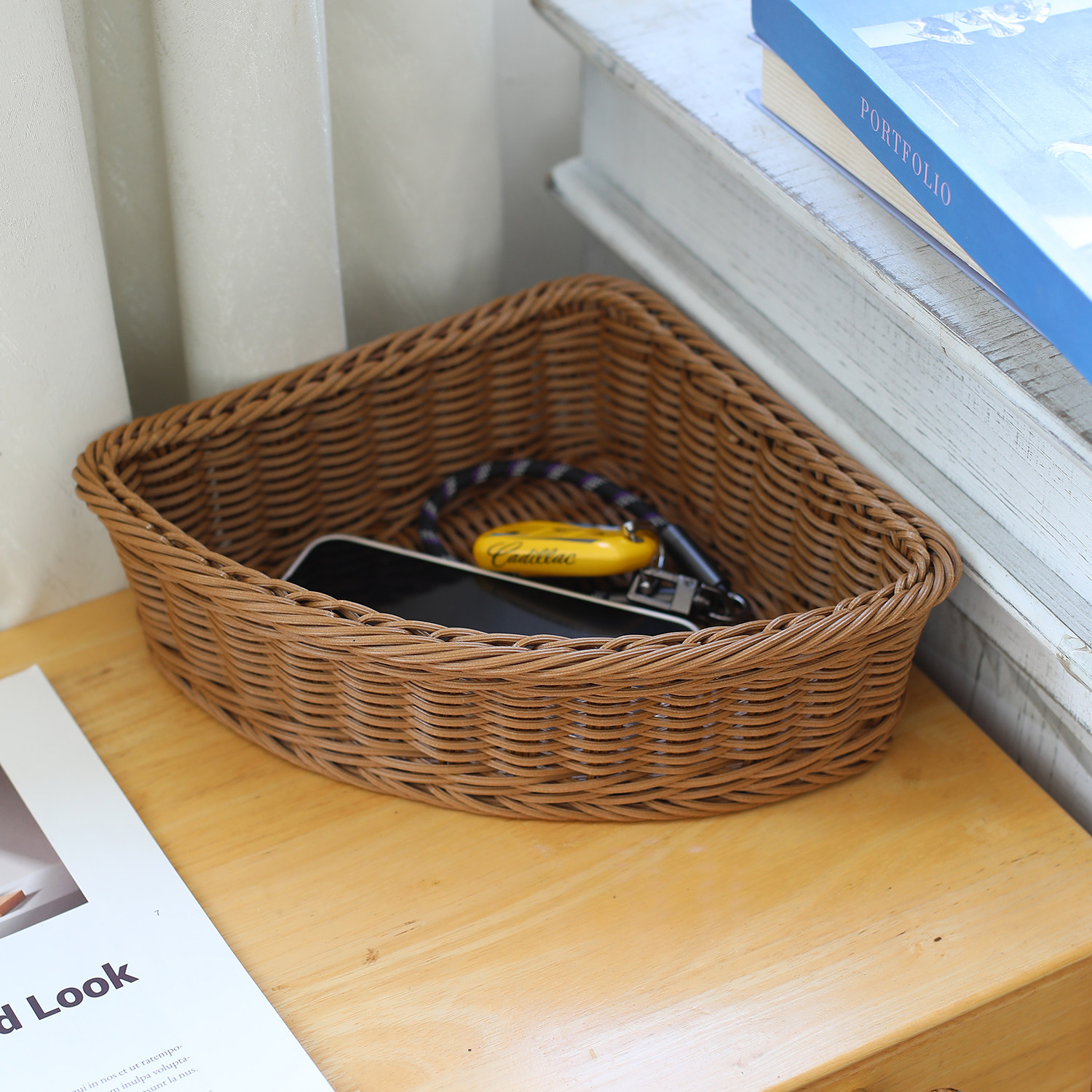 仿藤编三角收纳筐如何完美贴合墙角收纳空间?