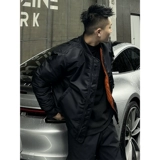 Черная демисезонная куртка, короткая бейсбольная форма, изысканный стиль, в американском стиле