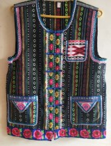 Ethnic minority mens Wa Zhuang Yi dance performance costumes Gourd silk stage performance costumes Horse clip vest