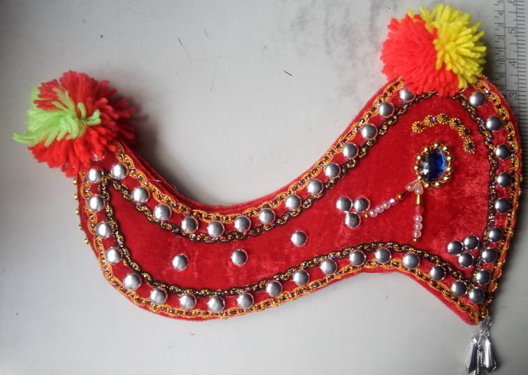 Yunnan ethnic Yi ethnic Yi hat rooster head decorated with chicken crown Yi hat Artisanal Silver Bubble Yi Chicken Crown Hat Accessories