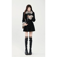 Манжеты с черным вырезом имеют место для краев волос