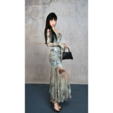 Осеннее платье, приталенная длинная юбка, с акцентом на бедрах