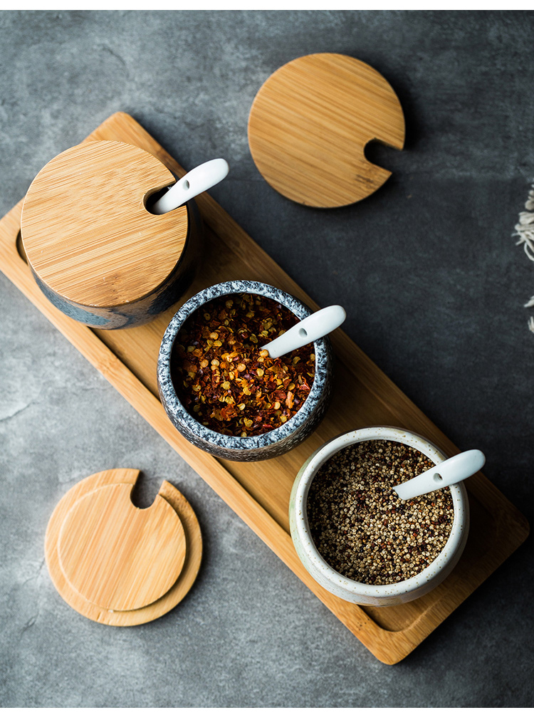 Ceramic seasoning as cans suit individual household kitchen condiment jar with cover with a salt shaker combination with soy sauce chili oil tank