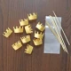 Коробка из 10 золотых маленьких крон.