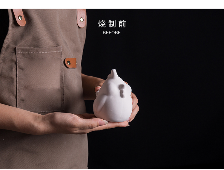 Element billet chicken piggy bank pottery bar would ceramic material Element grey coloured drawing or pattern
